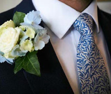 Load image into Gallery viewer, William Morris Willow Boughs Silk Tie