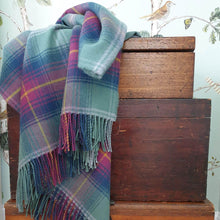 Load image into Gallery viewer, Hame (Home/Hume) Lambswool Blanket
